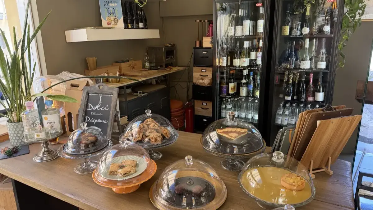 Darderi Bistrò op het marktplein van Fano